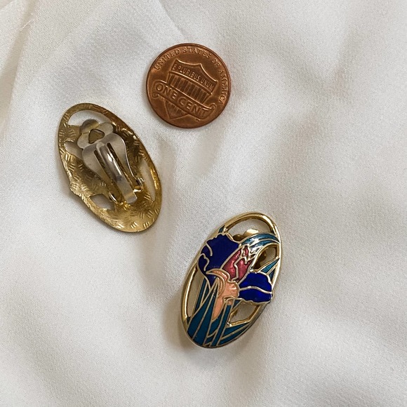 VTG Gold Oval Iris Flower Clip Earrings - Picture 7 of 7